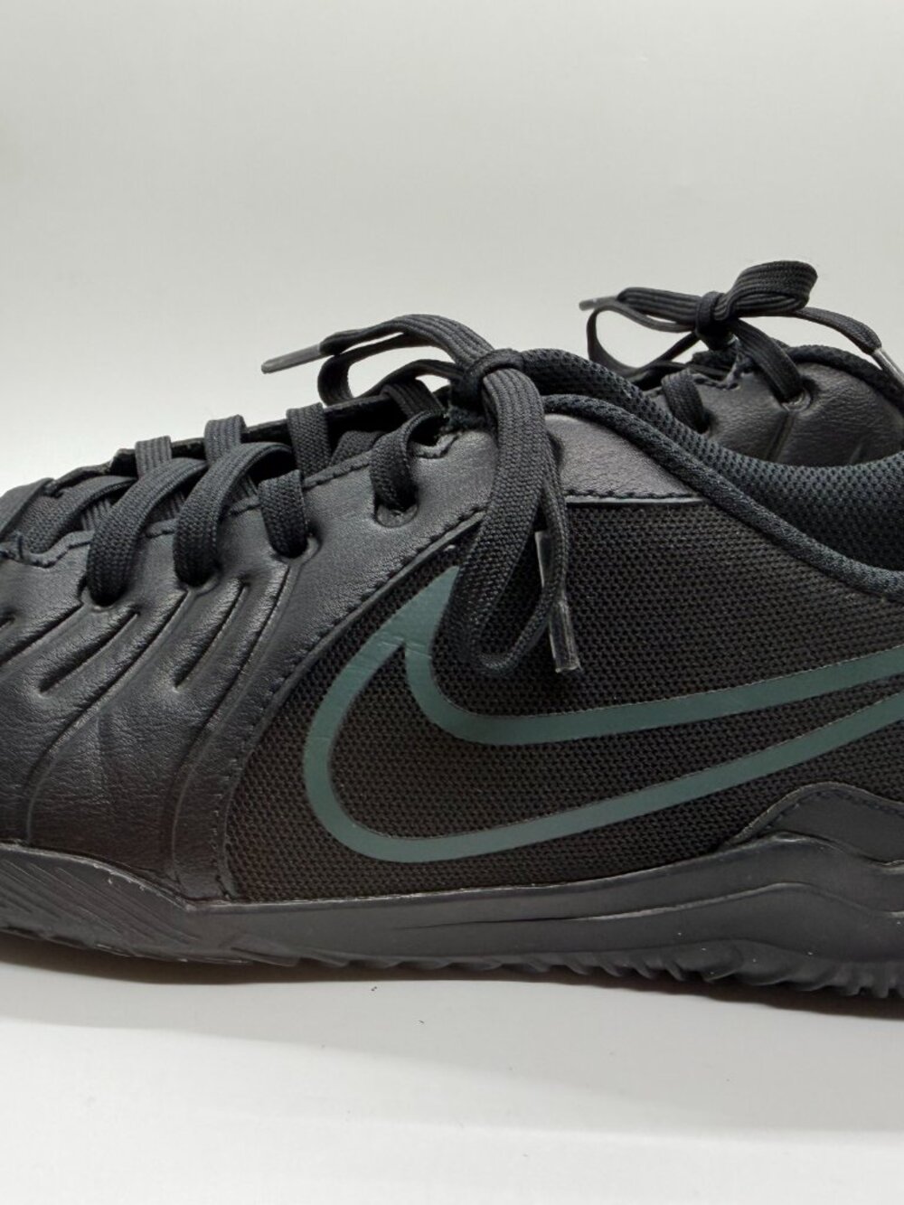 Nike Jr Tiempo Legend 10 Club IC Indoor Soccer Shoes 6Y Black Deep Jungle